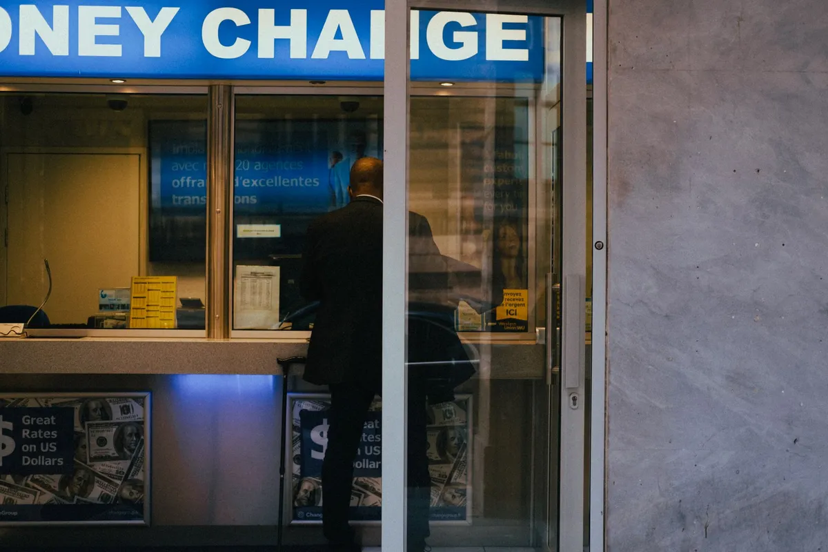 Recevoir de l'argent de l'étranger : virement SEPA, SWIFT et frais